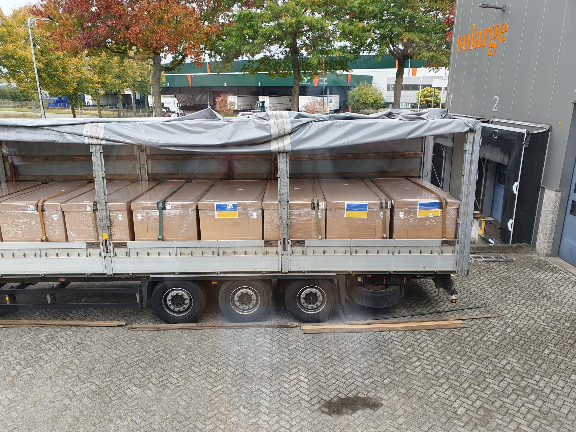 https://gurt.org.ua/uploads/news/2025/12/11/eafu-deshu-photo-solarpanelsdelivery-ext-102025_(1).jpg