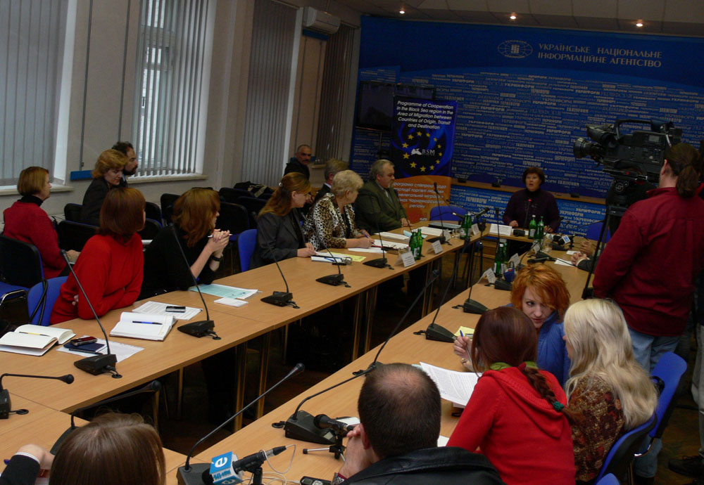 20 жовтня в приміщенні інформаційного агентства «Укрінформ» відбувся прес - клуб «Рабство та торгівля людьми всередині України», організований Міжнародним жіночим правозахисним центром "Ла Страда - Україна". 